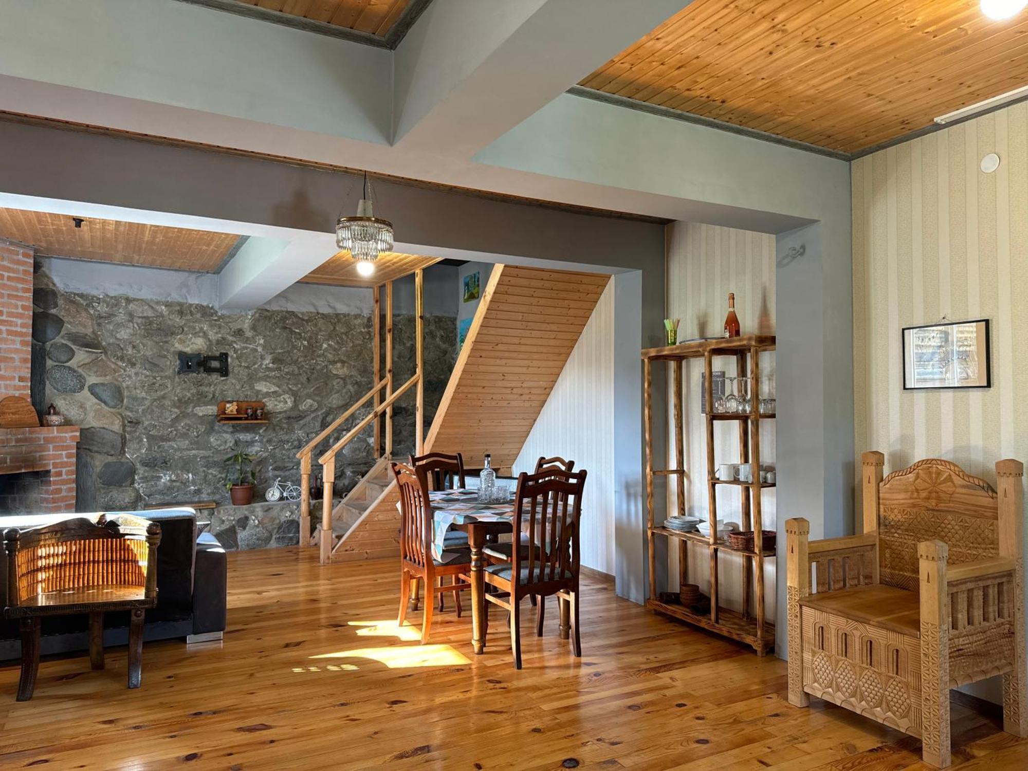 Barbara'S Eco-Cozy Guesthouse เมสเตีย ภายนอก รูปภาพ
