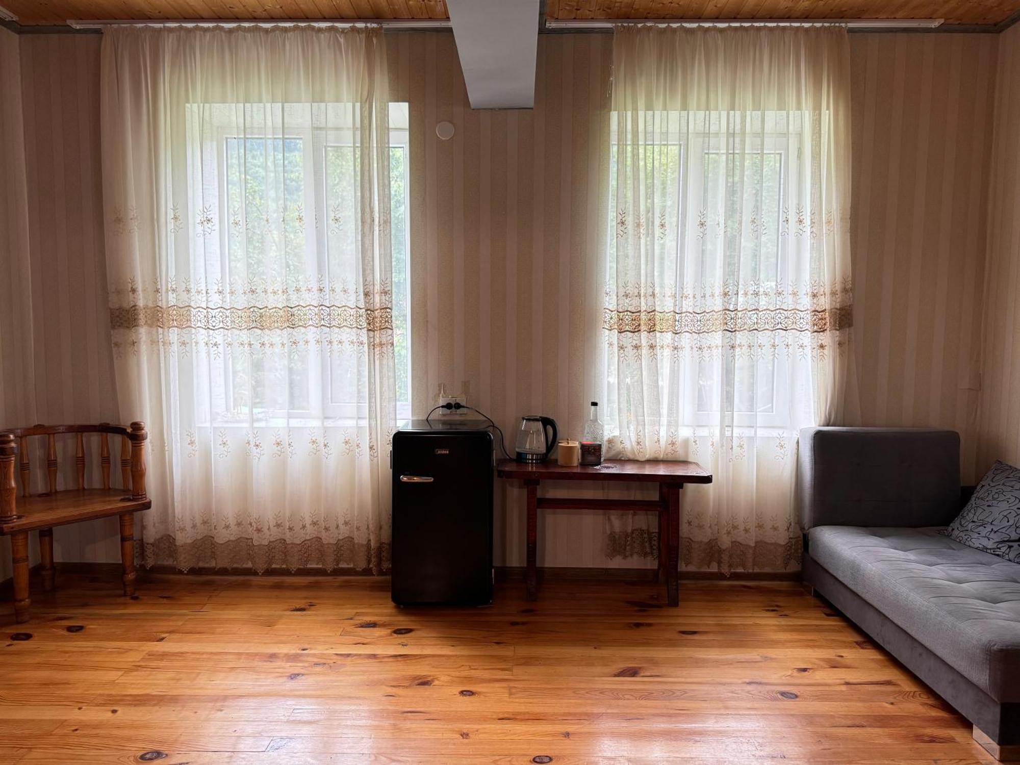 Barbara'S Eco-Cozy Guesthouse เมสเตีย ภายนอก รูปภาพ